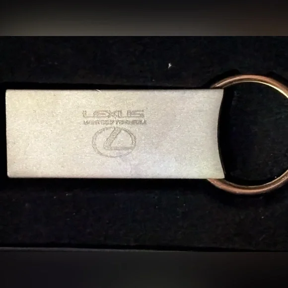 Lexus Silver Key Holder - Picture 4 of 13